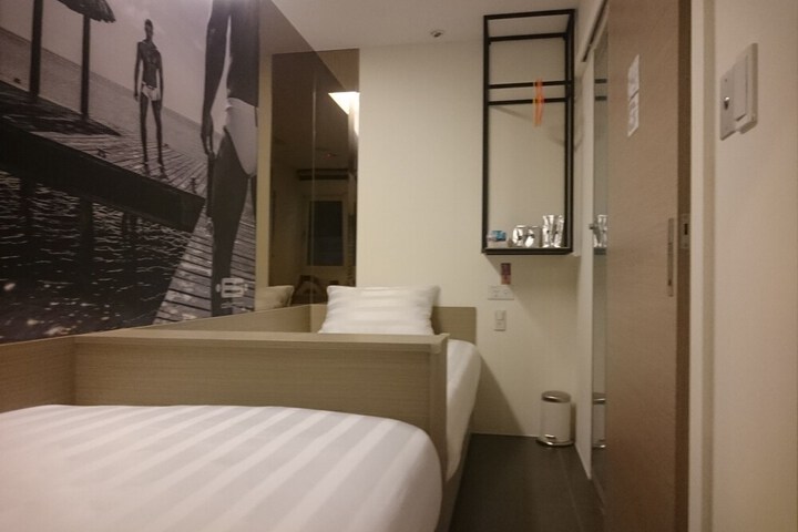 Room 2 of 36
