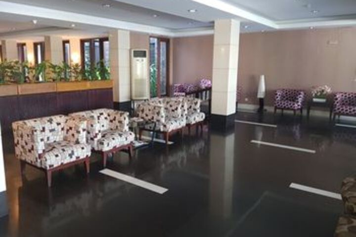 Lounge 21 of 31