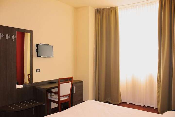 Room 10 of 64