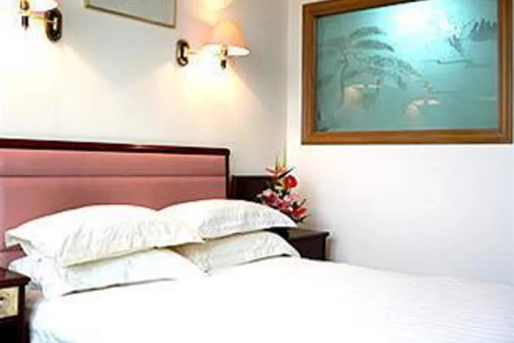 Room 2 of 8