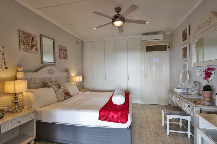Room 9 of 10