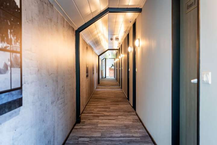 Room 8 of 34