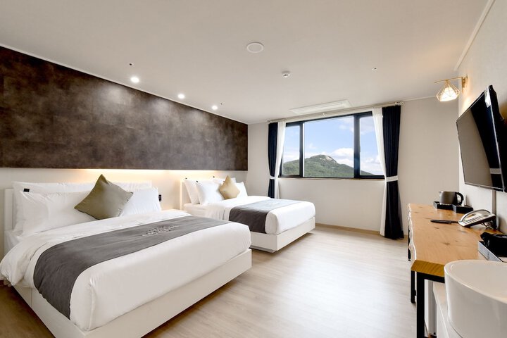 Room 6 of 155