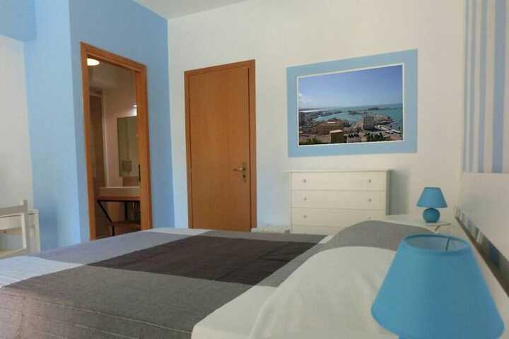 Room 9 of 14