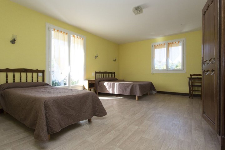Room 4 of 9