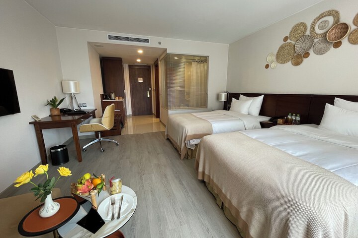 Room 10 of 145