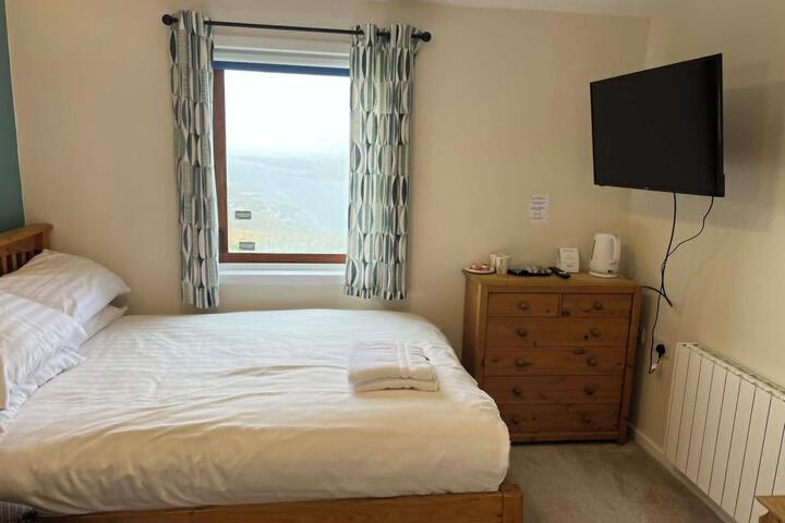 Room 3 of 139