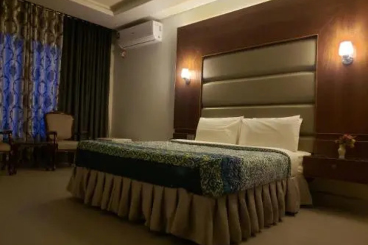 Room 6 of 22