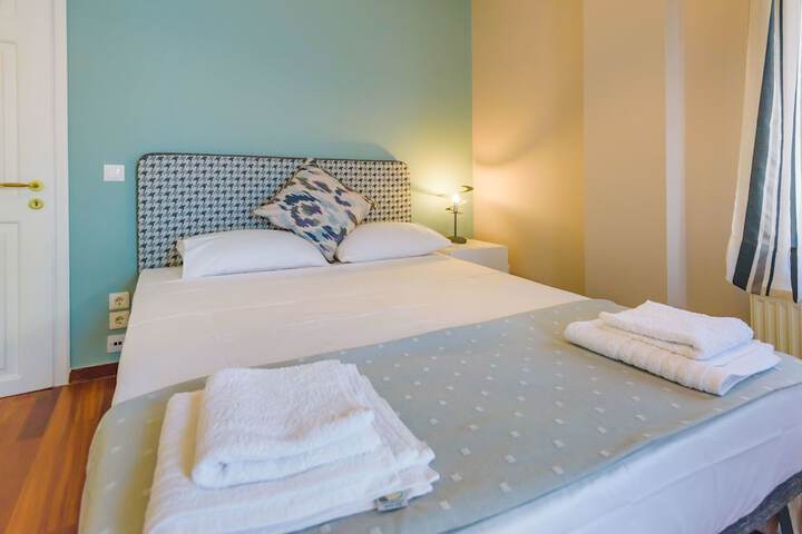 Room 4 of 52