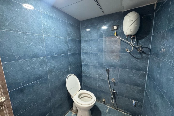 Room 9 of 11