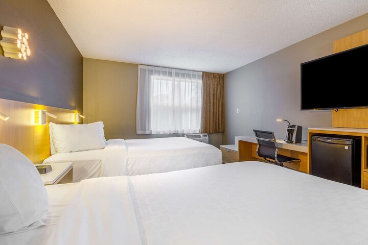 Room 9 of 28