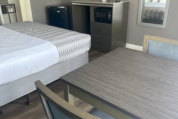 Standard Single King Bed (6 of 9)