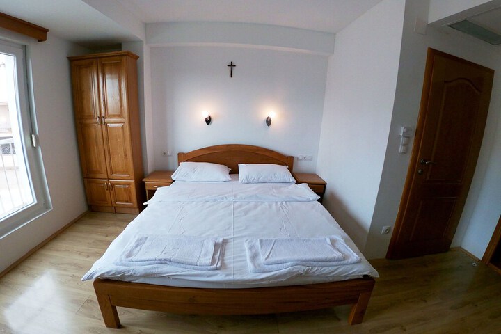 Room 16 of 60