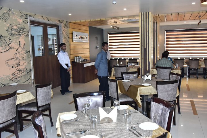 Dining 5 of 27