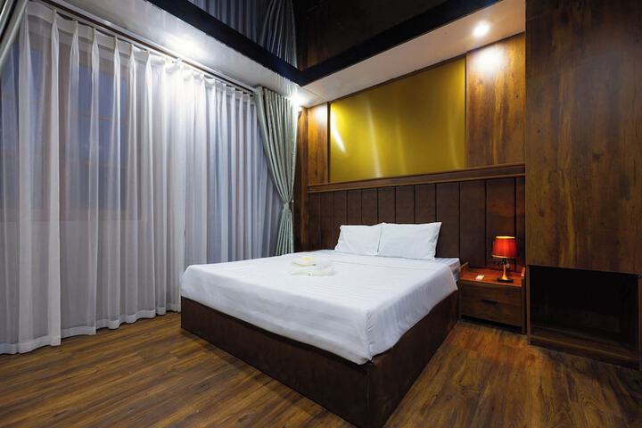 Room 5 of 32