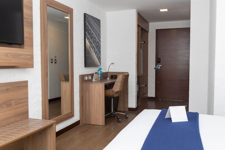 Room 8 of 103