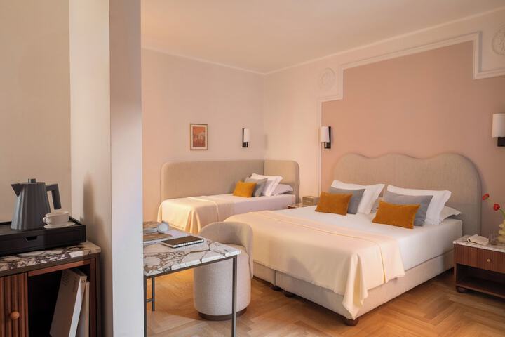 Room 42 of 75