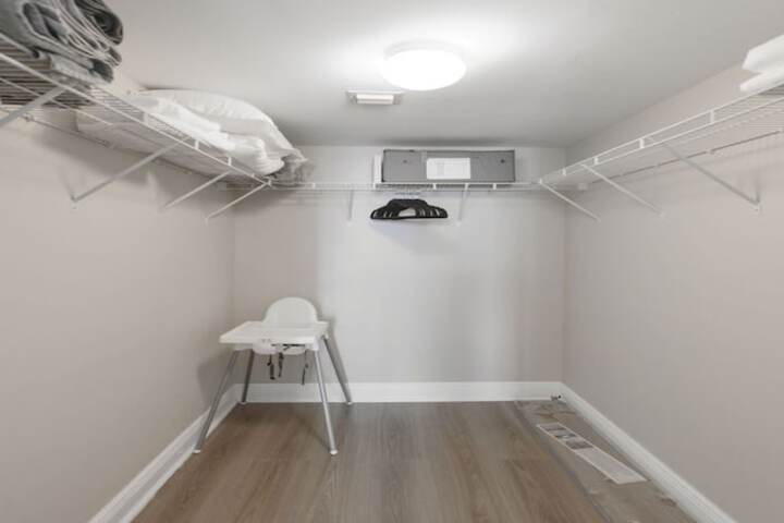Room 43 of 177