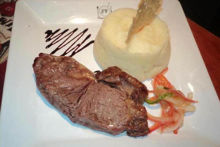 Dining 19 of 32