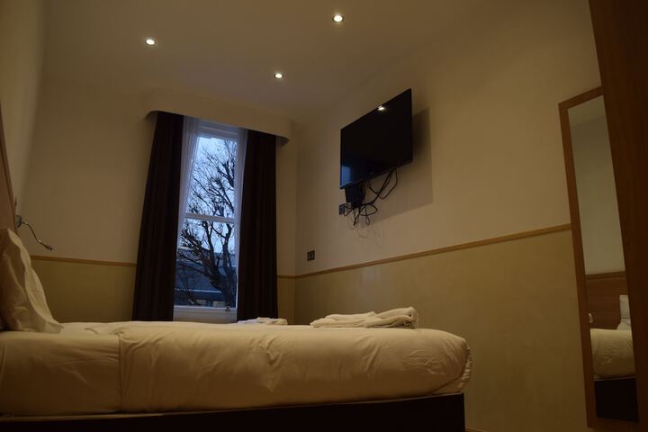 Room 19 of 90