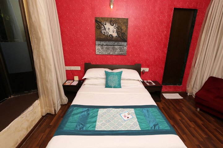 Room 9 of 38