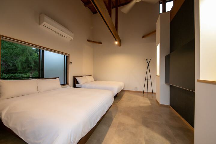 Room 11 of 27