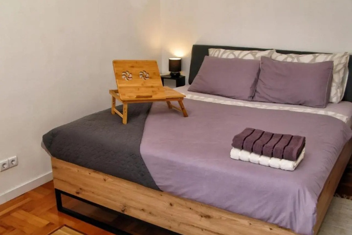 Room 4 of 10