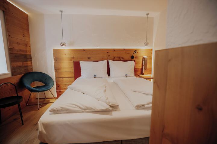 Room 32 of 64