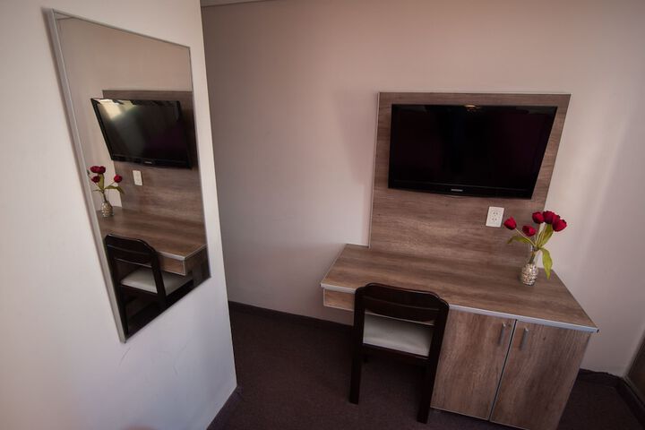 Room 10 of 31