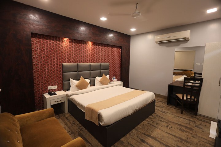 Room 10 of 28