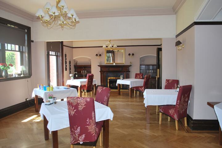 Dining 40 of 87