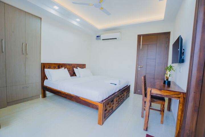 Room 4 of 17