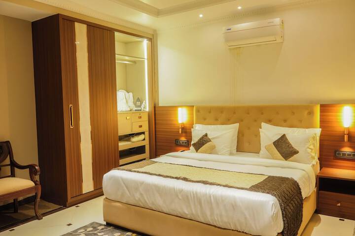 Room 27 of 65