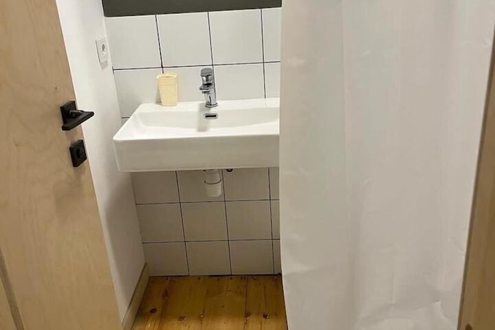 Room 8 of 10
