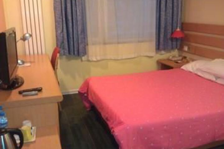 Room 5 of 10