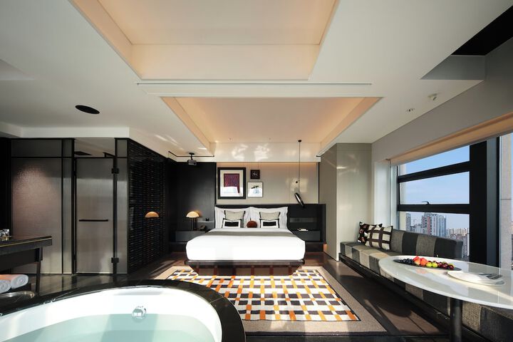 Room 10 of 38