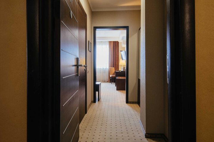 Room 27 of 71