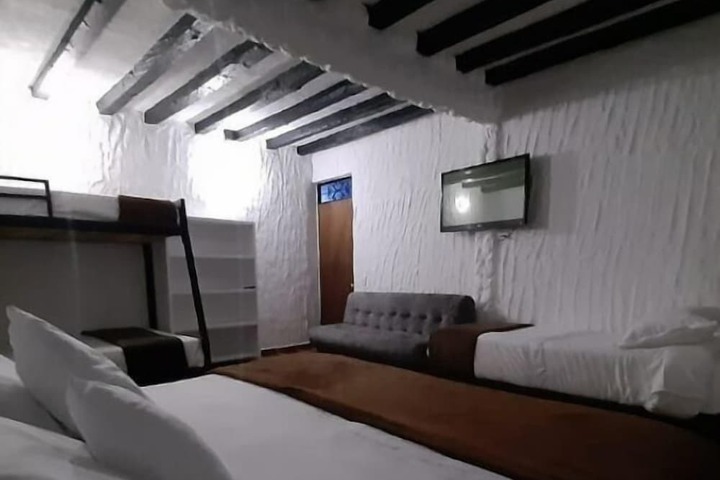 Room 16 of 33