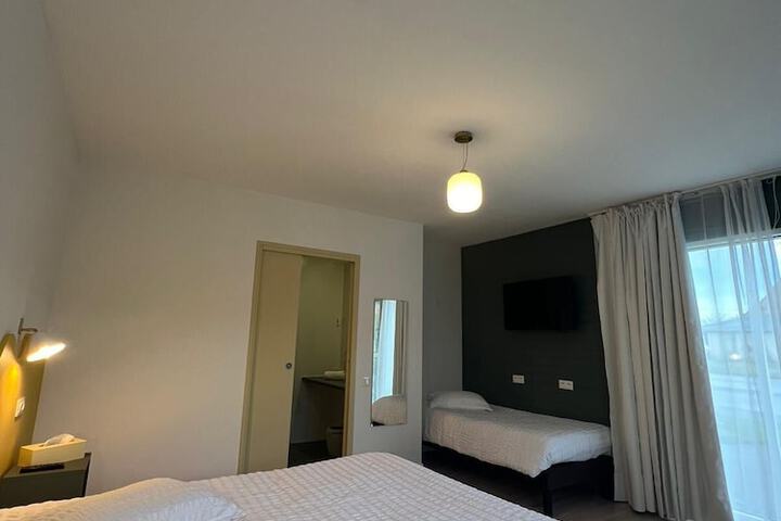 Room 12 of 122