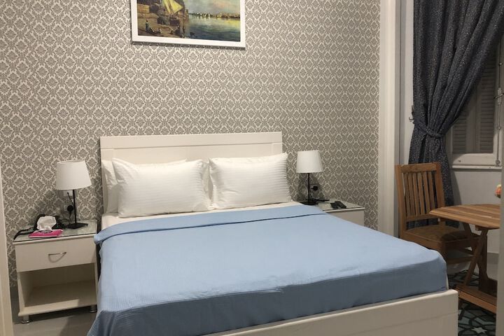 Room 11 of 32