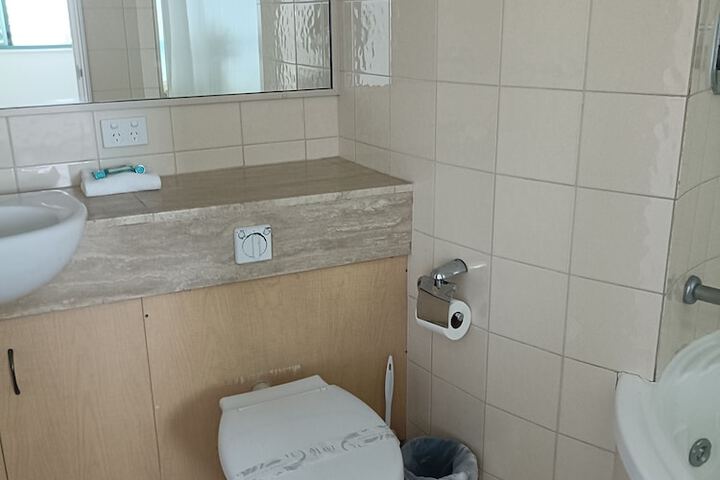 Room 208 of 272