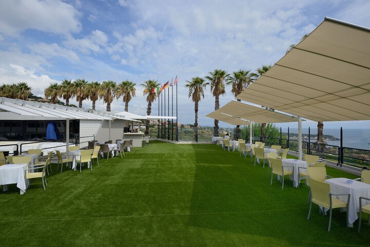 Sundeck 56 of 63