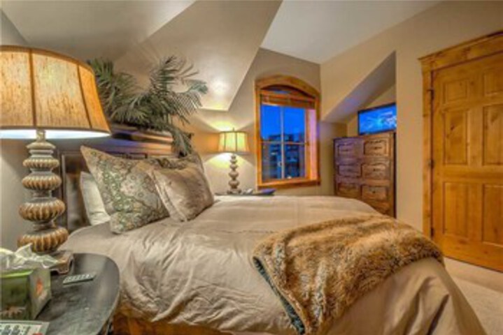 Room 10 of 31