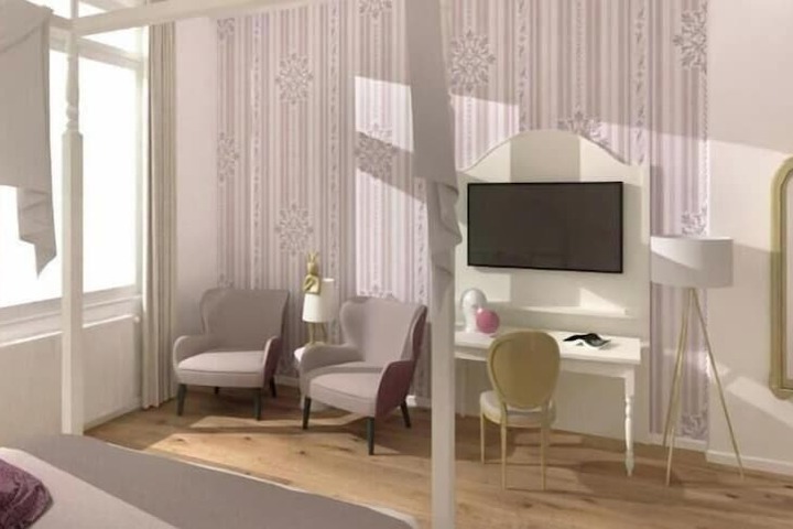 Room 16 of 38