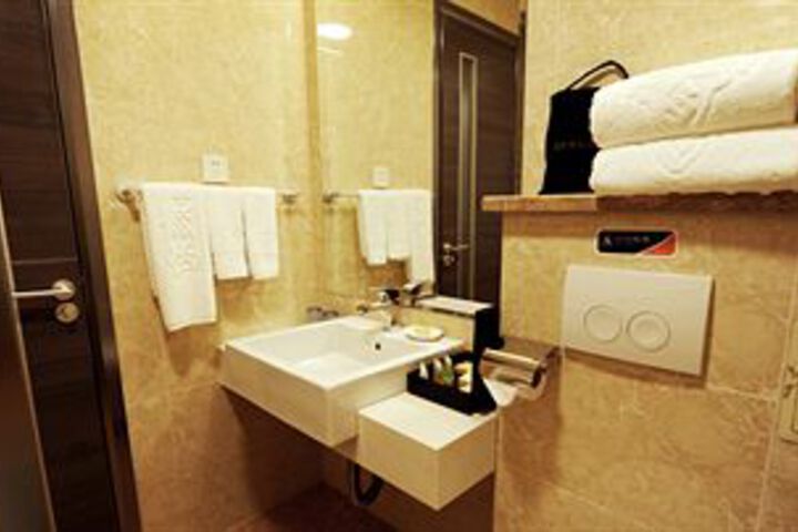 Room 7 of 48