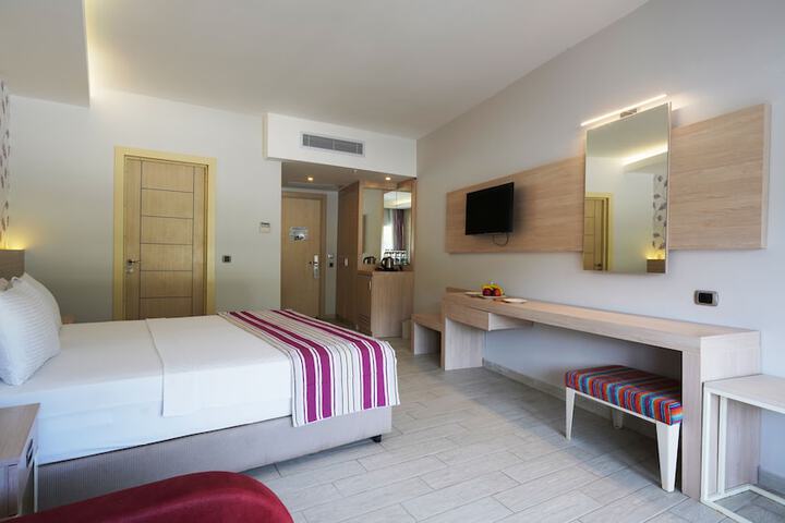 Room 15 of 128