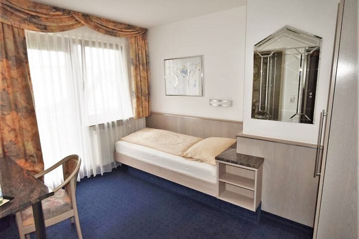 Room 15 of 34