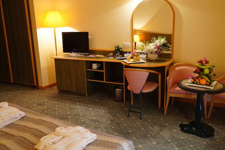 Room 33 of 95