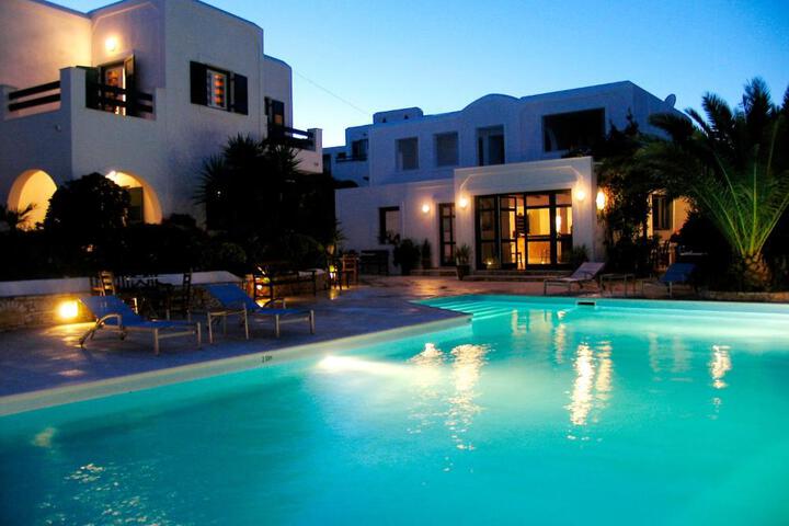 Keros Art Hotel