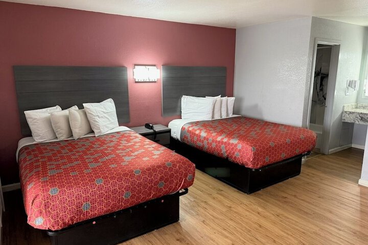 2 Queen Beds (5 of 11)